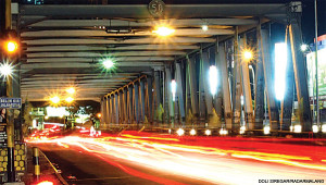 Nikmati malam dengan tahu petis di jembatan Suhat via www.malangraya.web.id