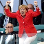 Angela Merkel merayakan kemenangan Jerman via Panditfootball
