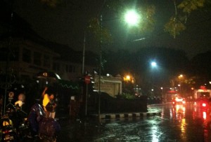 Hujan Saat Earth Hour Kota Malang