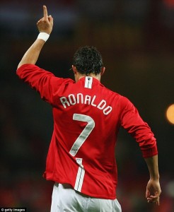 Ronaldo mengenakan nomor tujuh di Manchester United via dailymail