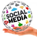 Media Sosial dalam genggaman via Maxmanroe.com