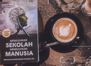 Buku Memulihkan Sekolah Memulihkan Manusia